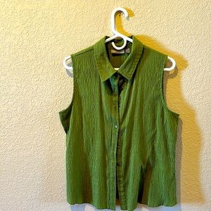 Summer sleeveless shirt